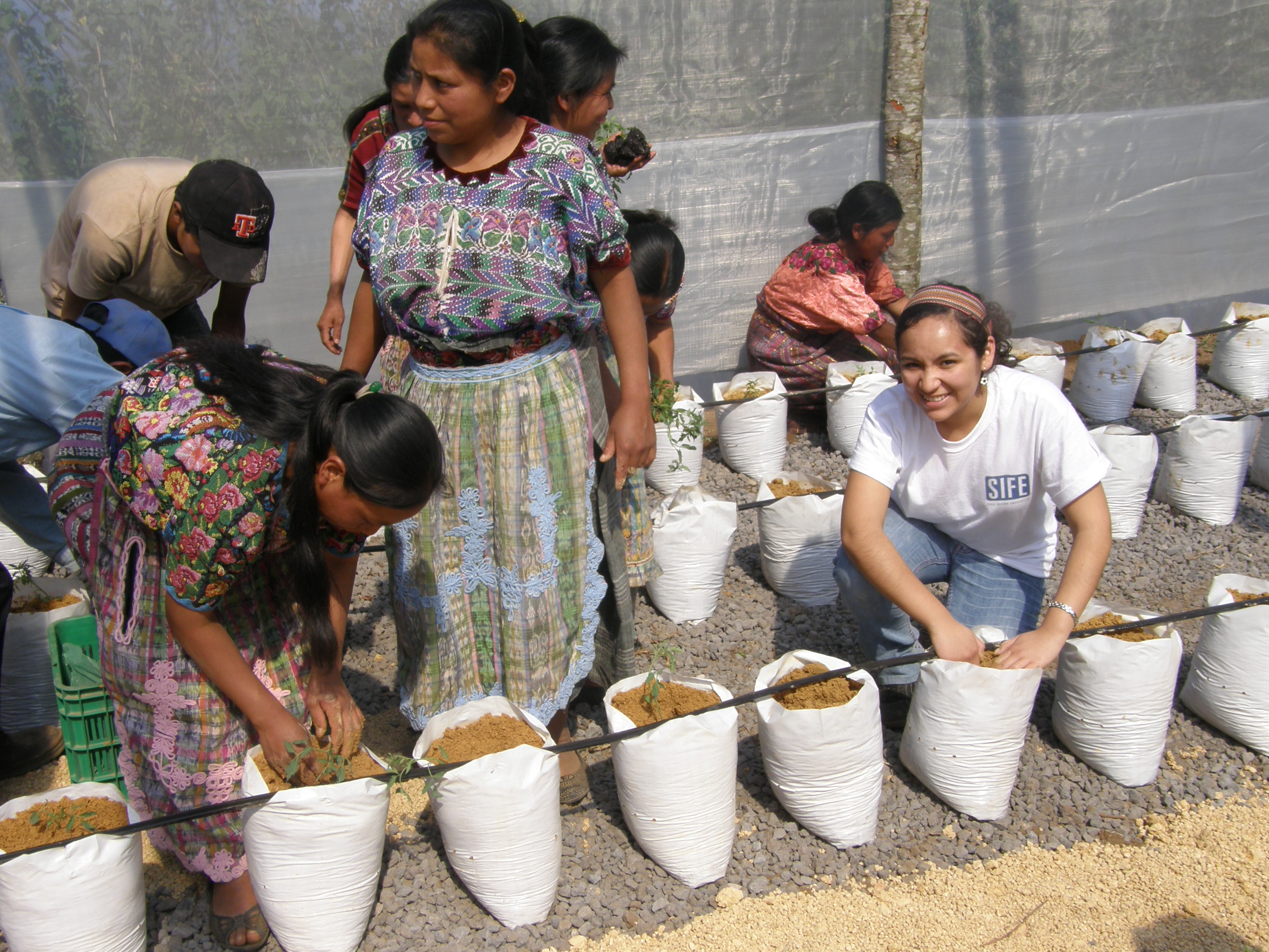 Walton Scholar Alumnae Returns to Guatemala to Empower Young People