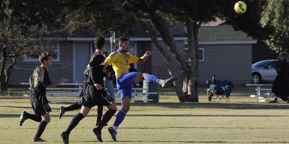 Men’s Soccer Season Ends with Loss in Semifinals
