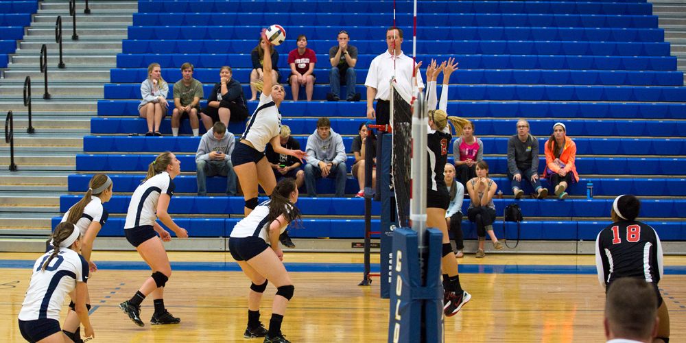 Volleyball Carries 3-1 Record to Houston