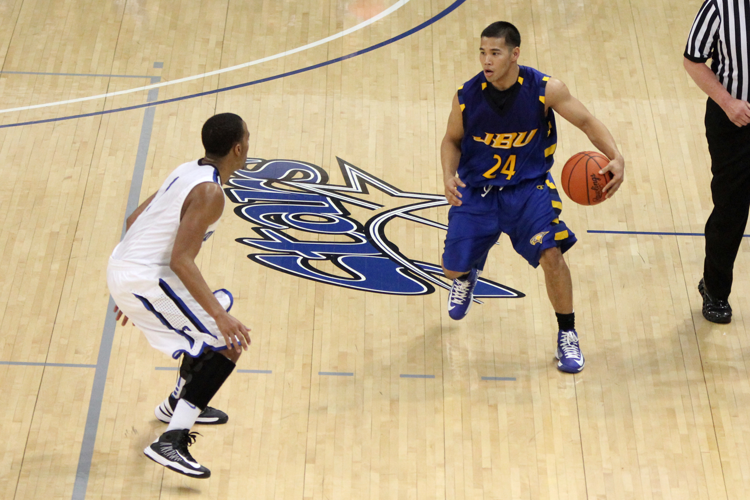 Josephs Drains 14, Golden Eagles Fend Off Stars, 66-62