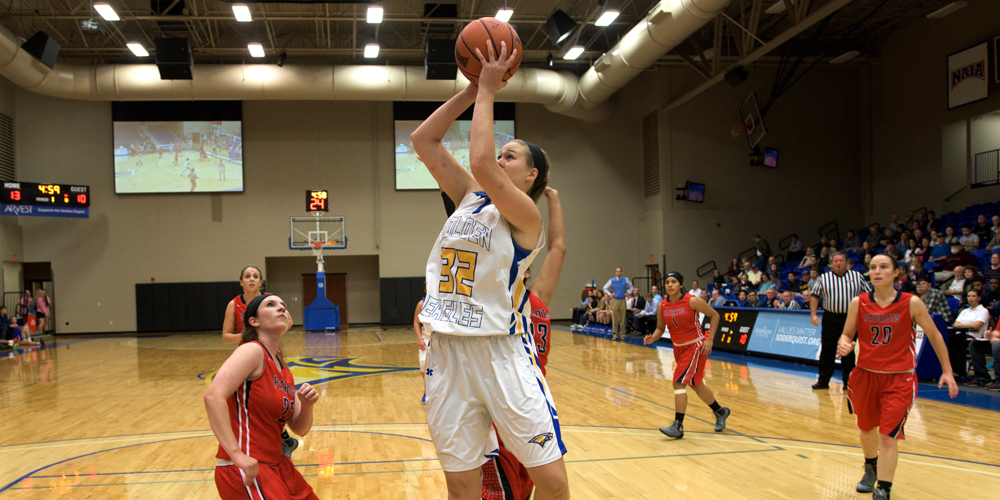 Women’s Basketball Sent to First Loss at Buzzer