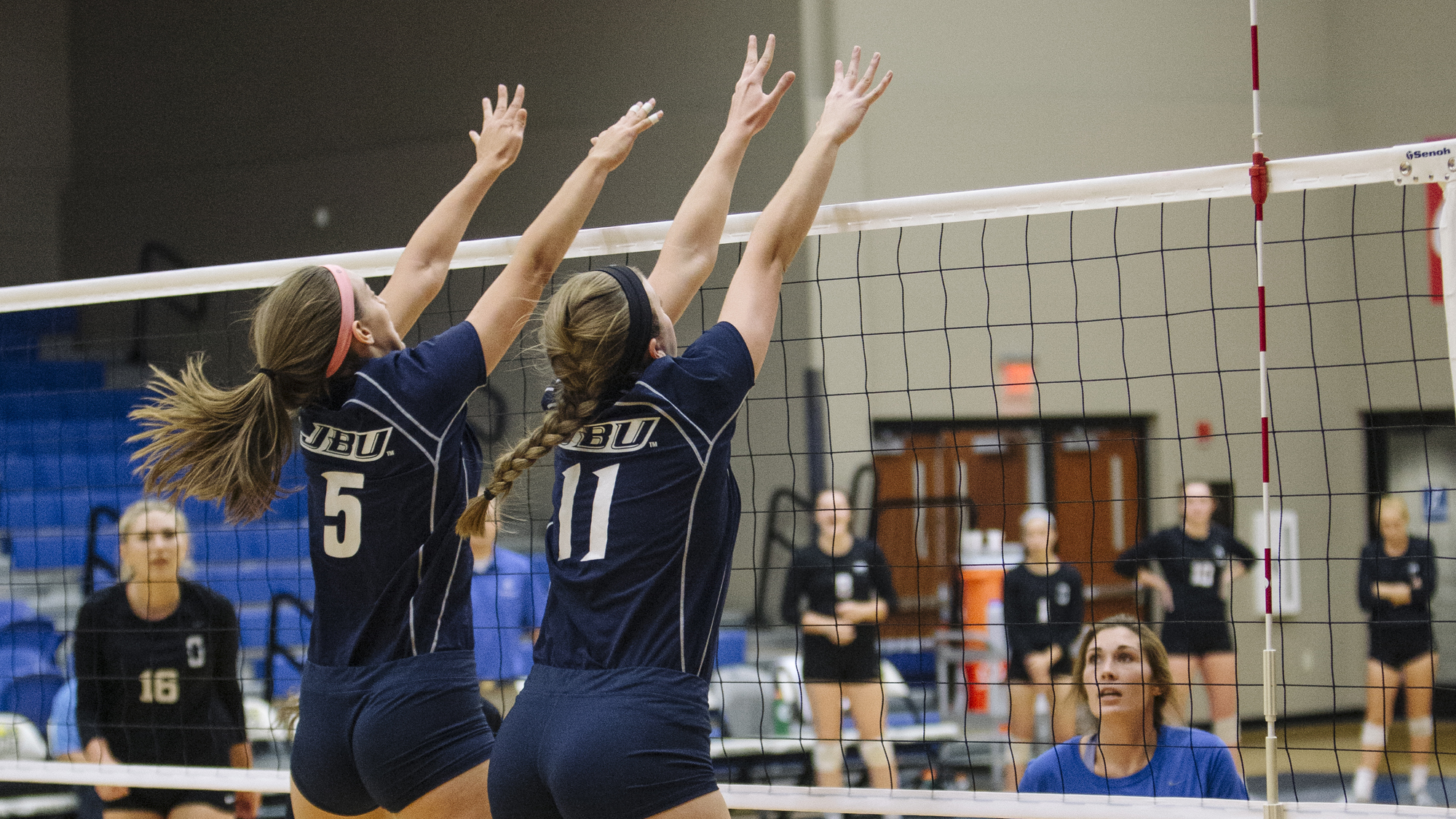 Leads evaporate in volleyball's sweep to City