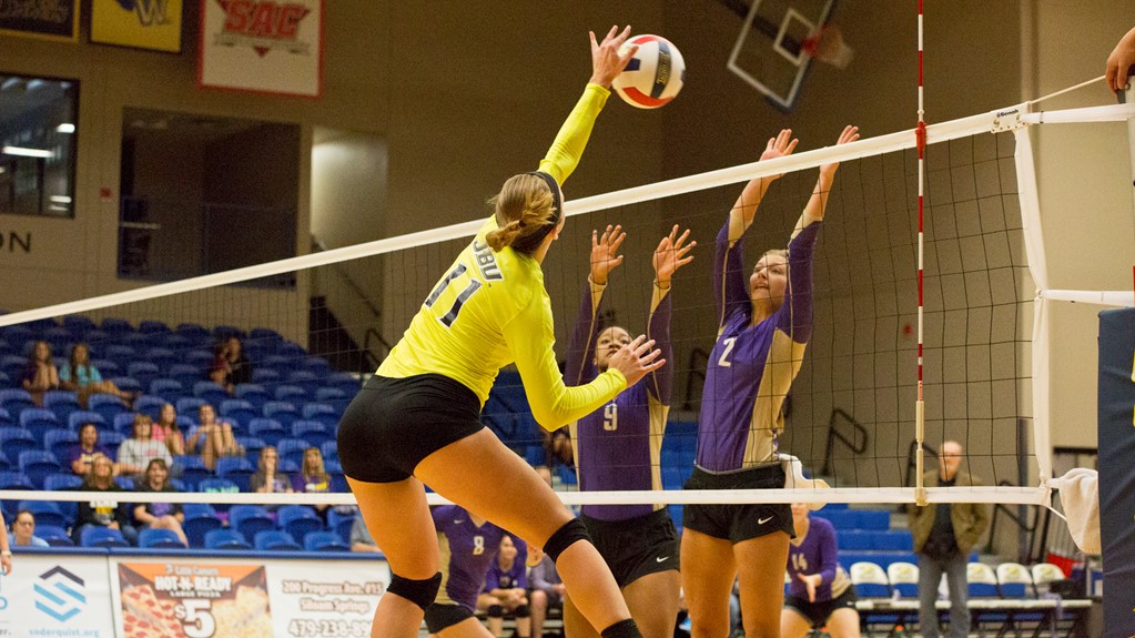 Blocking game leads volleyball past SAGU in four