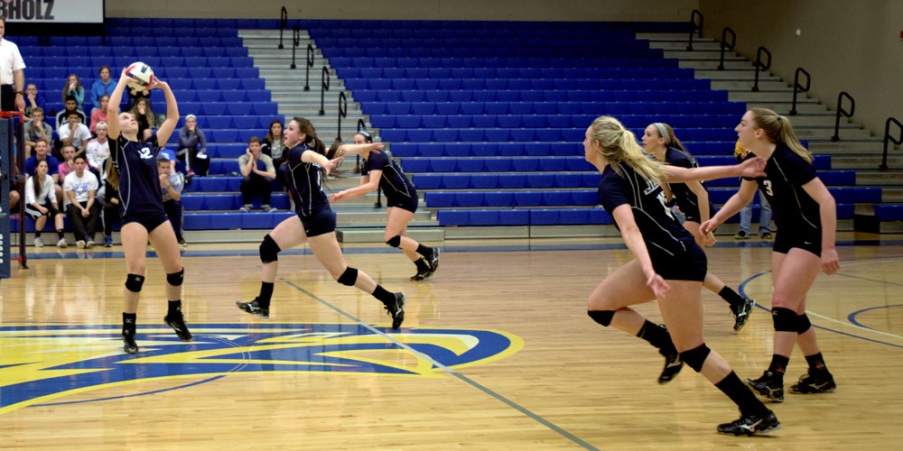 Senior Effort Leads Volleyball to Sweep of SAGU in Quarterfinals