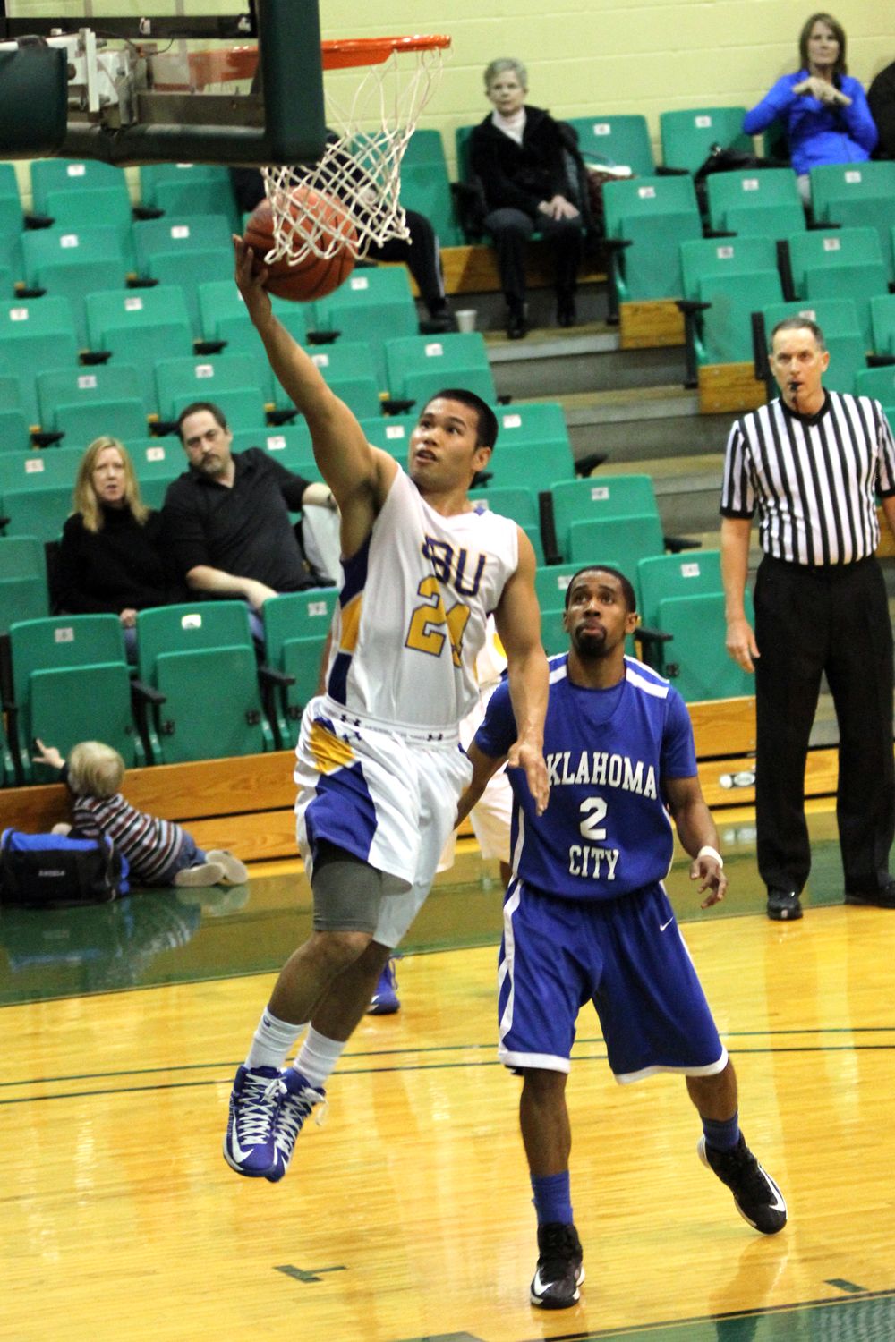 Furious Second-Half Rally Falls Short, Stars Beat Golden Eagles for SAC Crown, 77-72