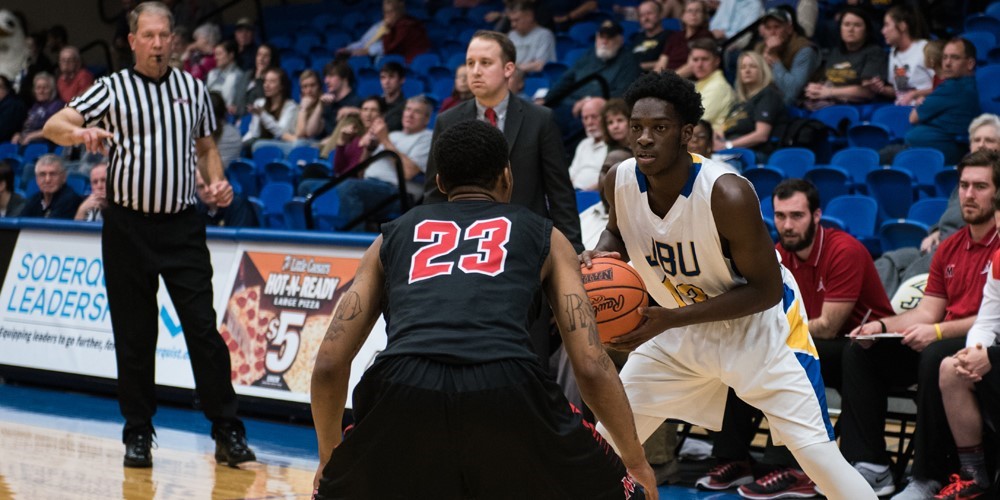 Men's Basketball Hangs Close in Low Scoring Affair