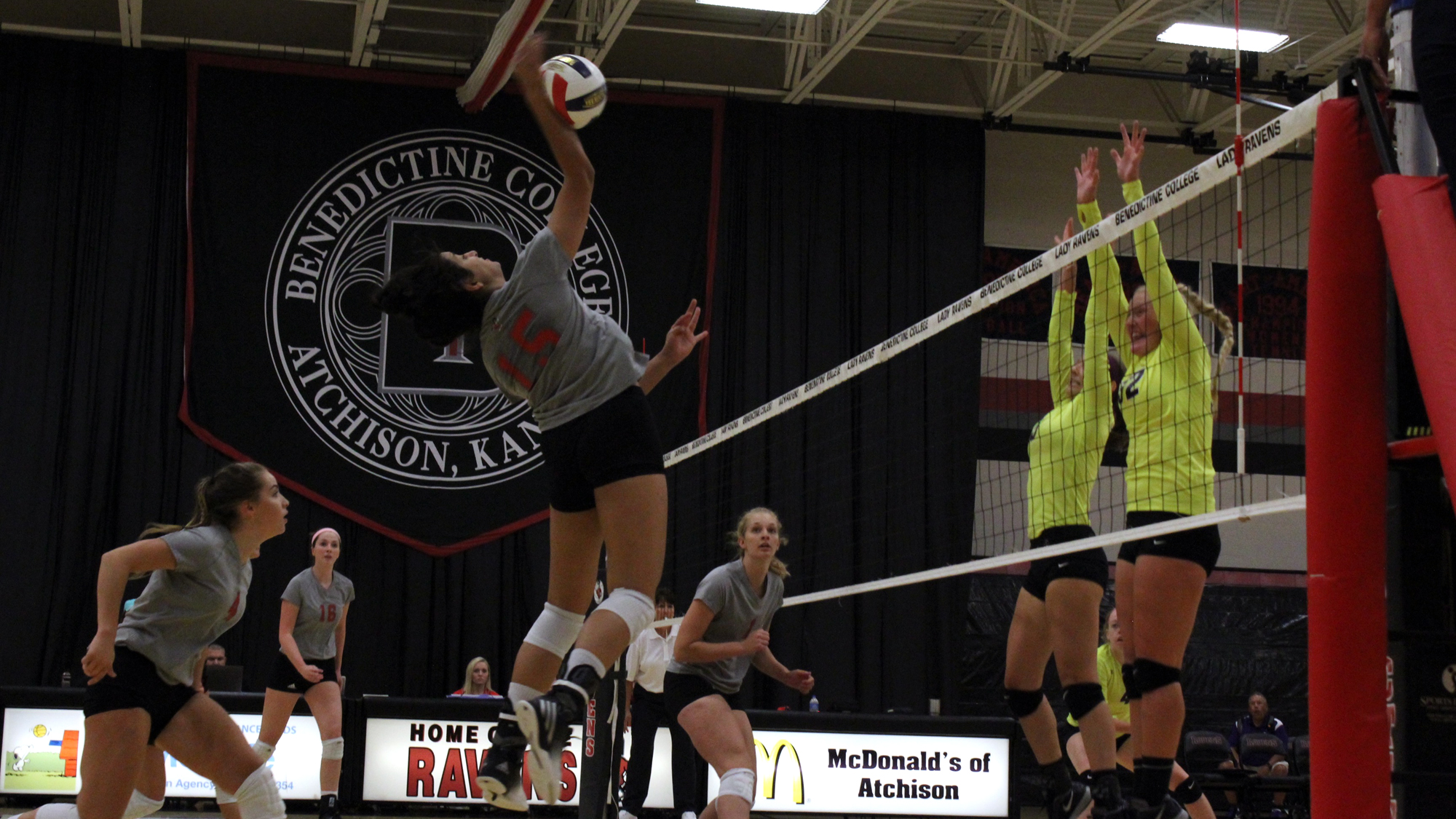 Volleyball Continues Hot Streak in Atchison