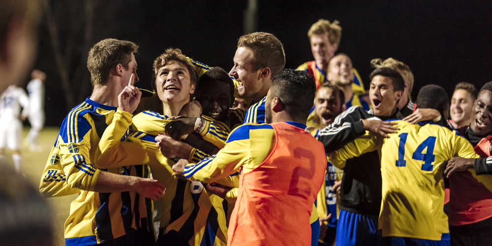 Williams' Laserbeam Sends Men’s Soccer into Semifinals