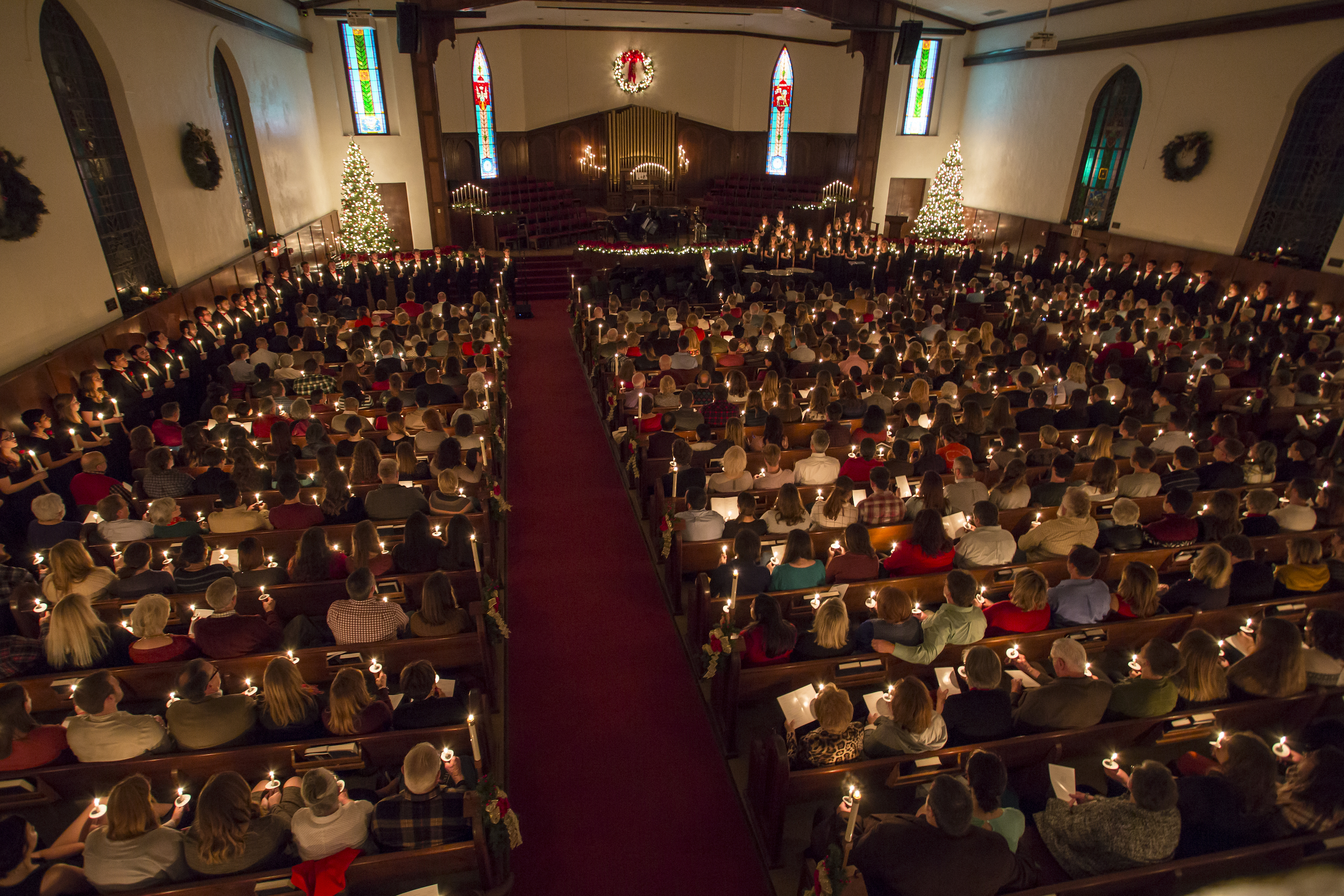 JBU Hosts 75th Annual Christmas Candlelight Service