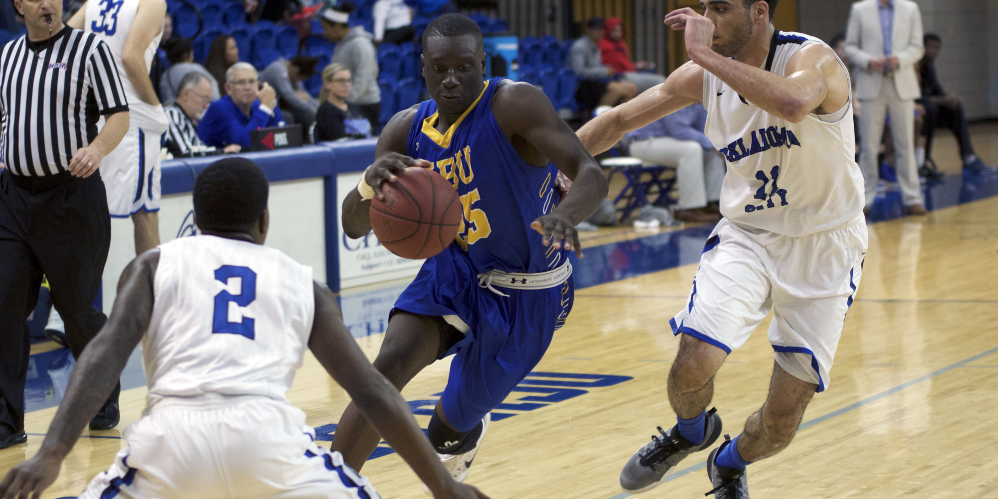 Slow start haunts men’s basketball in narrow defeat at City