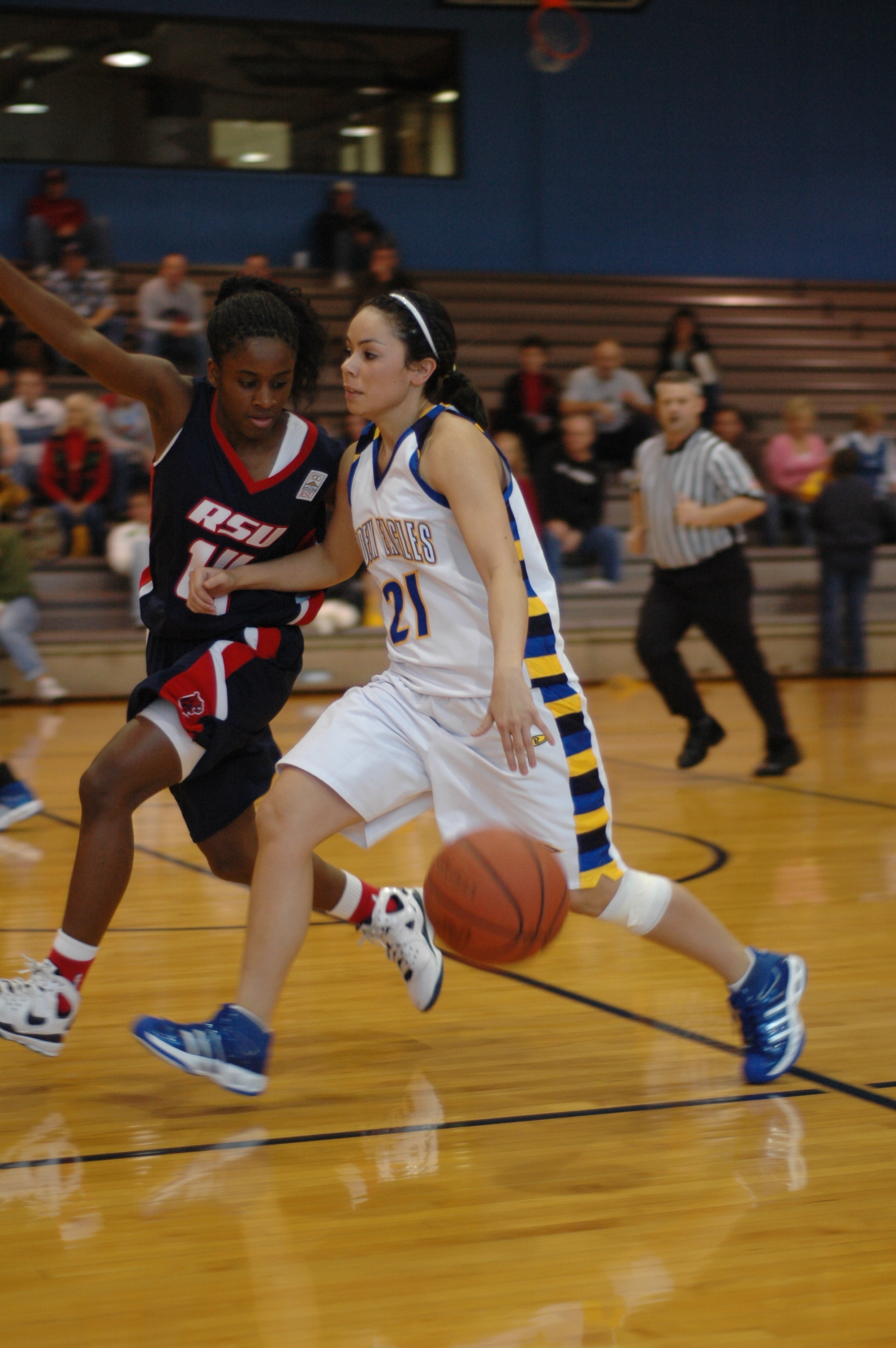 Ladies fall to Lady Cats