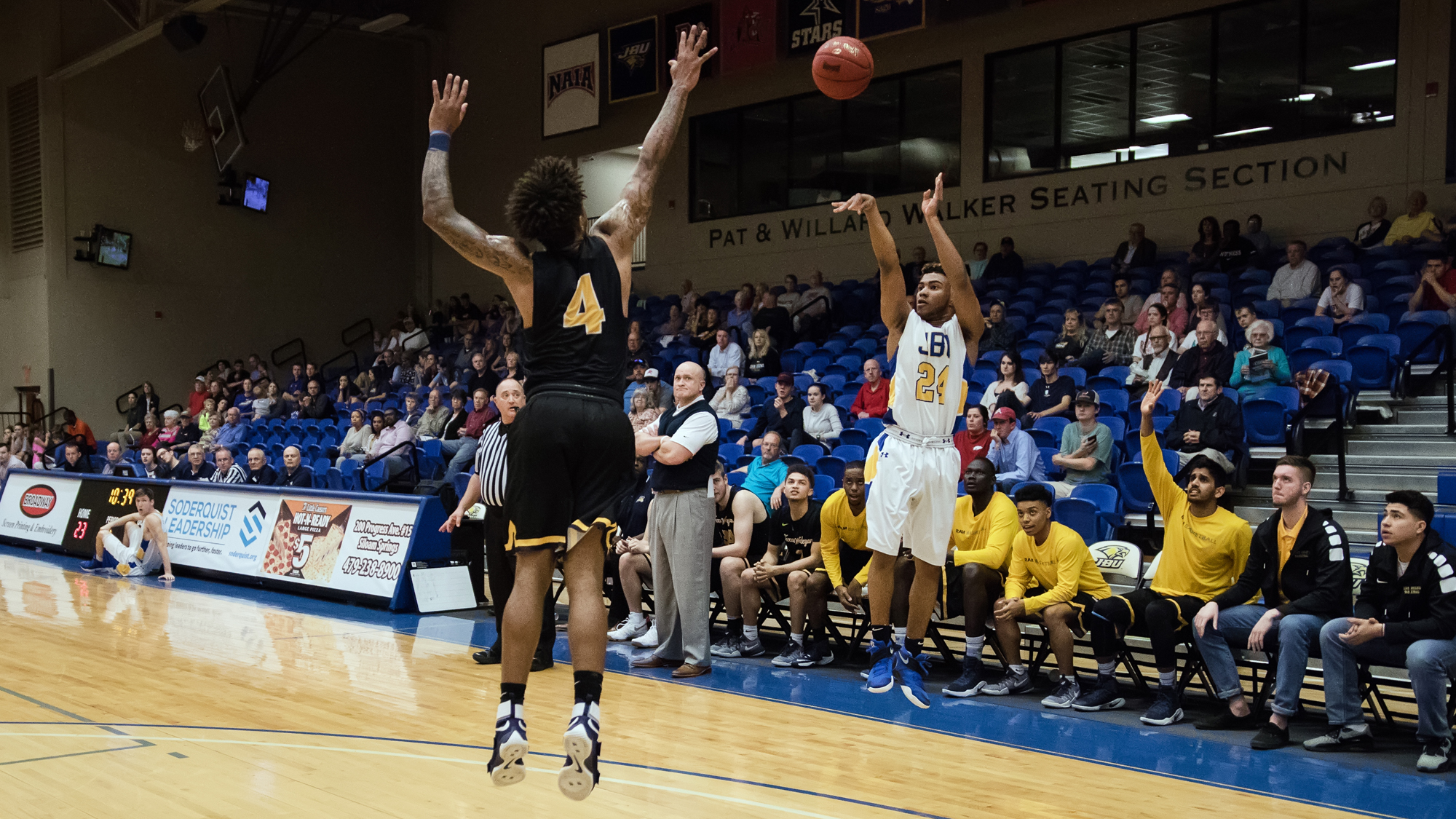Men’s basketball takes top-seeded Rams to brink
