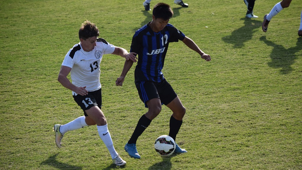 Men’s soccer draws with SCU, maintains leadership of table