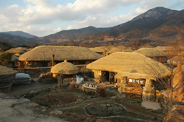 folk-village